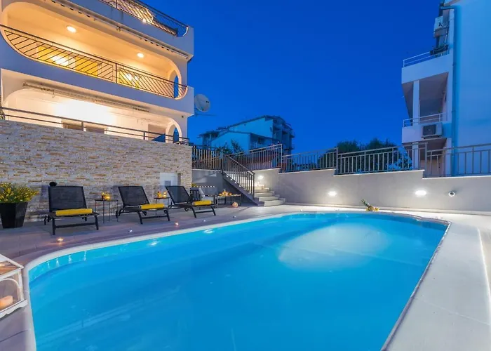 Seaview With Pool - Yellow *
