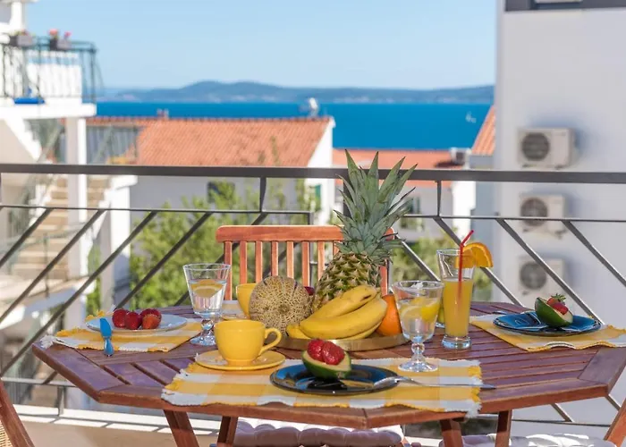 Seaview With Pool - Yellow *