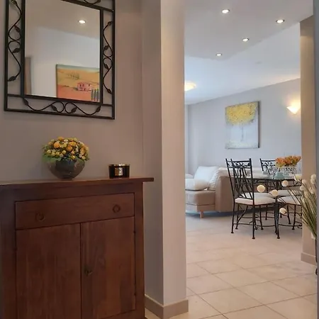 Seaview With Pool - Yellow Apartment Trogir