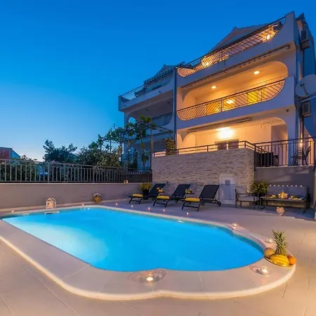Seaview With Pool - Yellow Apartment *