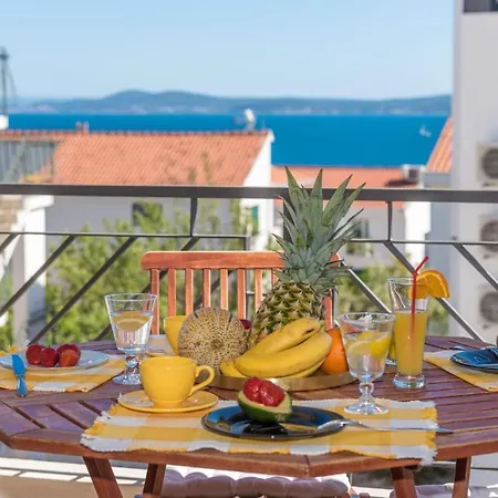 Seaview With Pool - Yellow *
