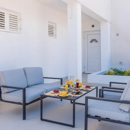 Apartment Seaview With Pool - Yellow *